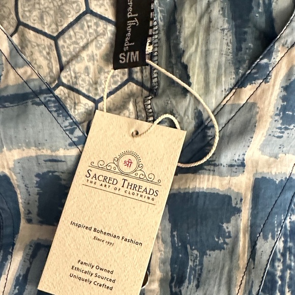 S/M.   NWT.  Blue Patterned Women's Blouse. 225264.  BL/RD 12 - Picture 3 of 4